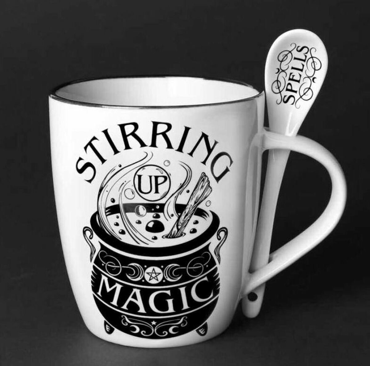 Cană Cu Linguriţă ALCHEMY GOTHIC - Stirring Up Magic